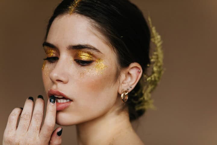 gold glitter for christmas makeup looks